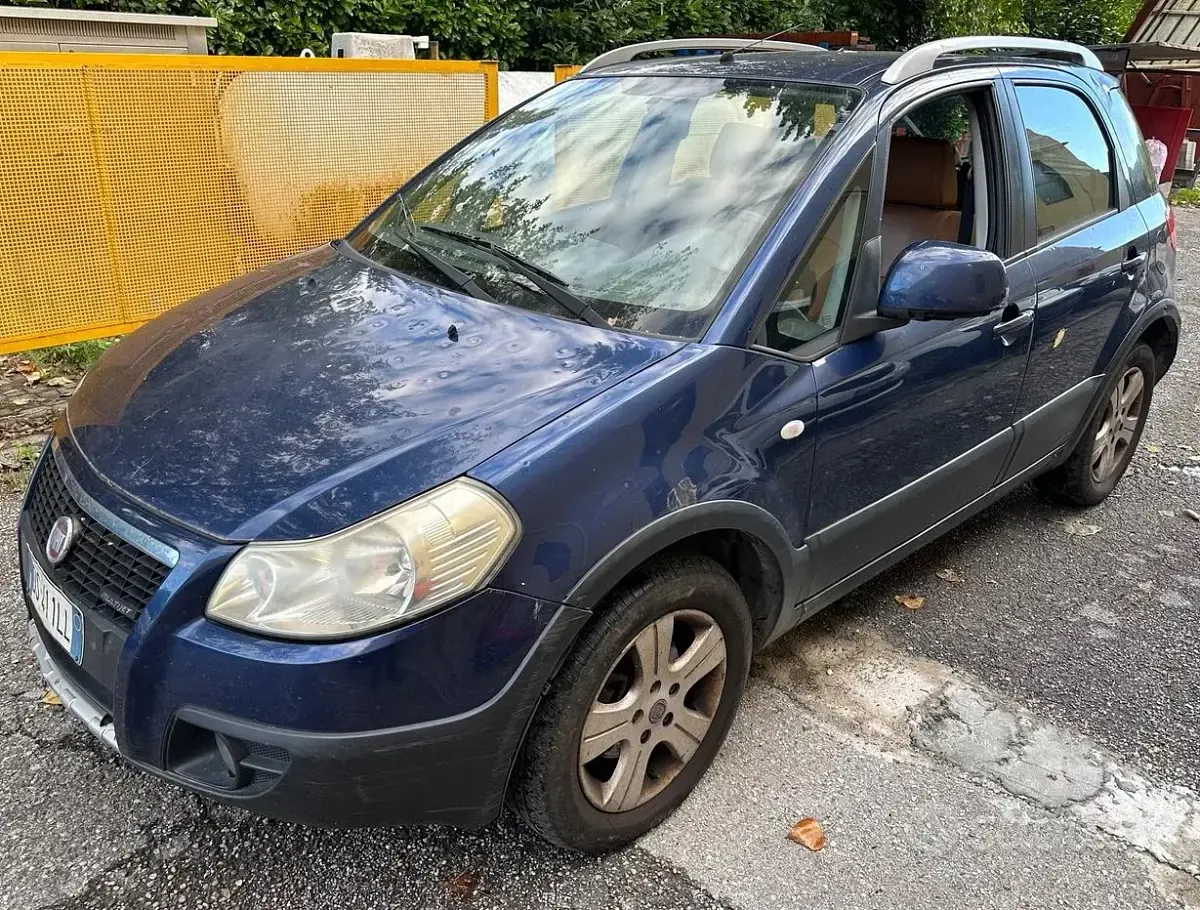 Usata Fiat Sedici Emotion 120 CV (88 kW) 2008 Bluazzurro SUV