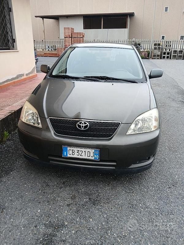 Usata Toyota Corolla 97 CV (71 kW) 2002 Grigio Berlina