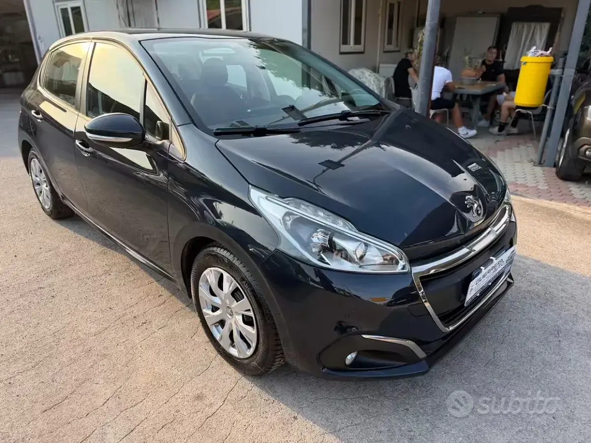 Usata Peugeot 208 Active 82 CV (60 kW) 2016 Grigio Utilitaria