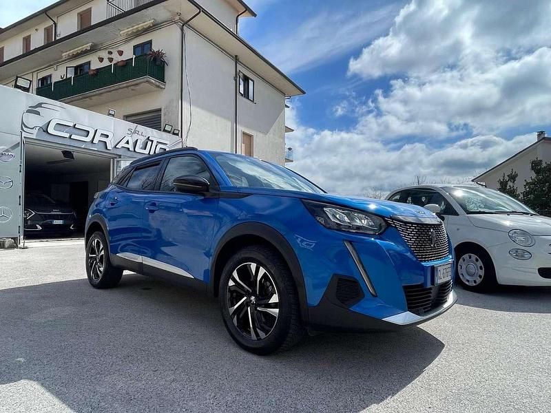 Usata Peugeot 2008 Allure 110 CV (80 kW) 2022 Blu vertigo SUV