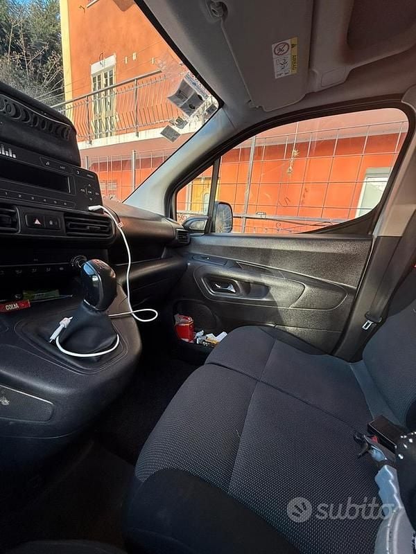 Gebraucht Peugeot Partner 102 PS (75 kW) 2019 Weiß Van / Kleinbus