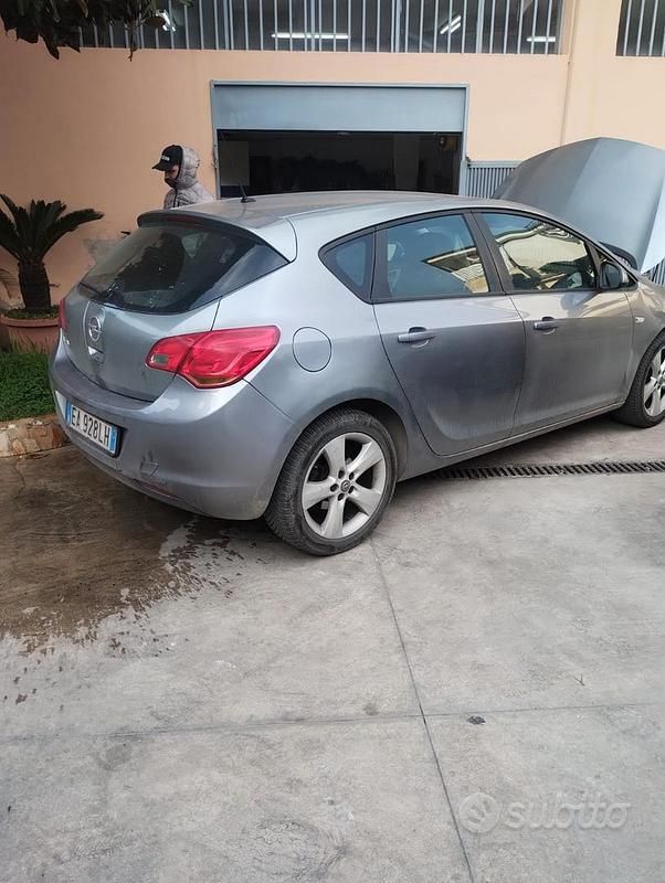 Usata Opel Astra 90 CV (66 kW) 2010 Utilitaria