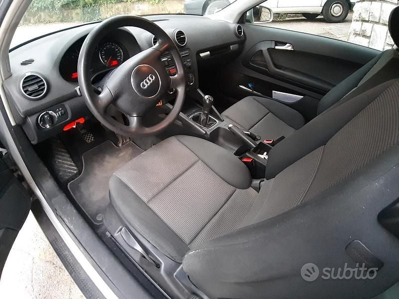 Usata Audi A3 102 CV (75 kW) 2004 Grigio Berlina