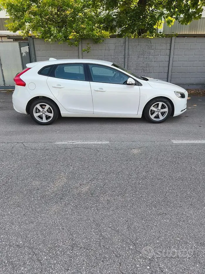 Usata Volvo V40 115 CV (84 kW) 2014 Berlina