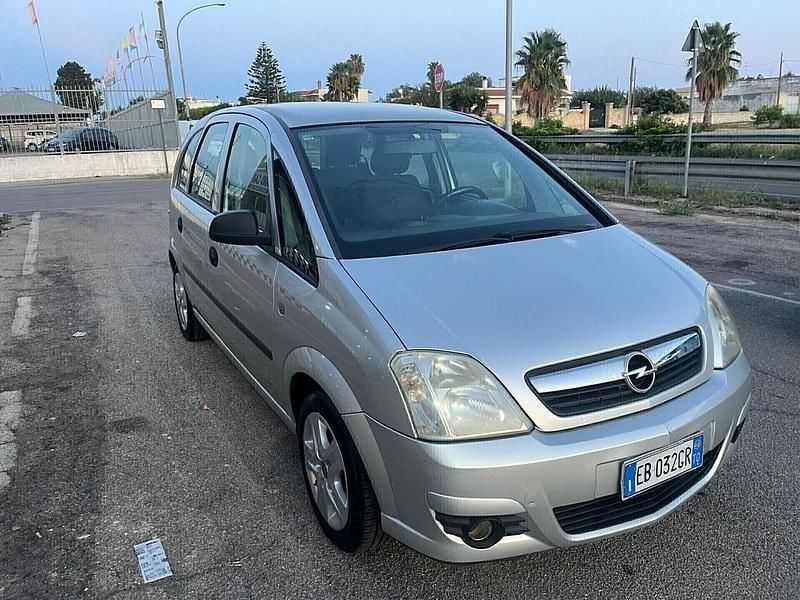 Usata Opel Meriva Club 89 CV (65 kW) 2010 Argento Monovolume