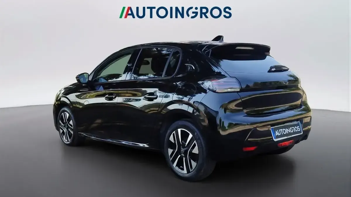 Usata Peugeot 208 Allure 101 CV (74 kW) 2024 Nero Utilitaria