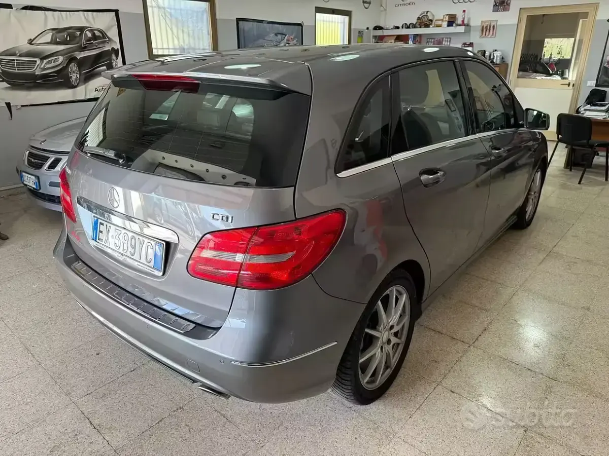 Usata Mercedes B180 Premium 109 CV (80 kW) 2014 Grigio Utilitaria