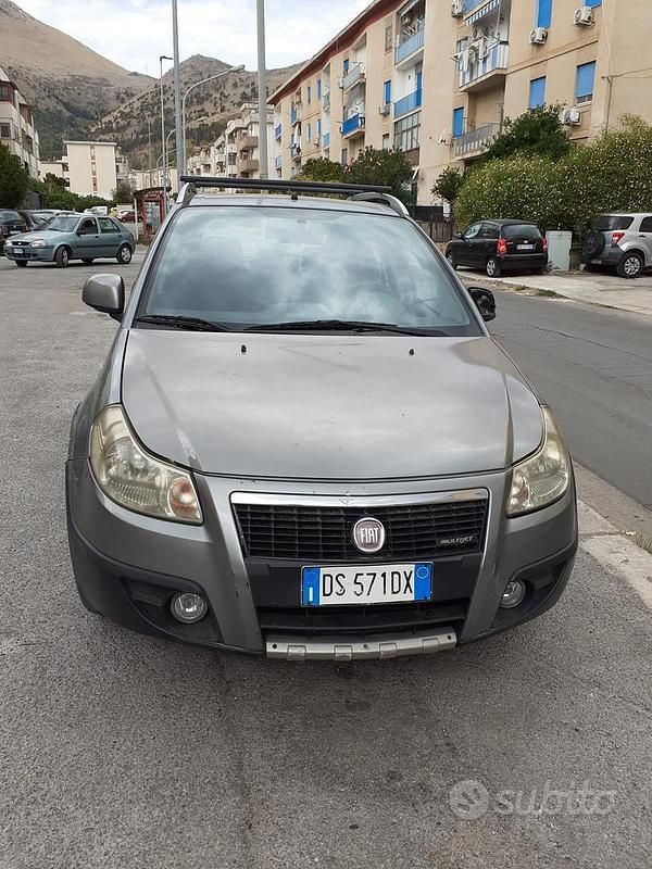 Grigio Usata 2009 Fiat Sedici SUV | 3000 € (Buon prezzo) - Immagine 1/4
