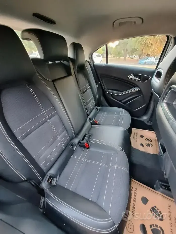 Usata Mercedes A180 109 CV (80 kW) 2017 Nero Utilitaria