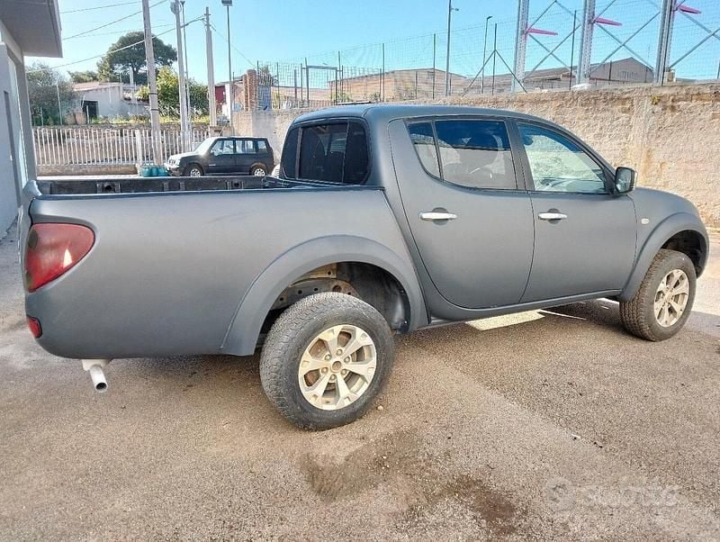 Usata Mitsubishi L 178 CV (130 kW) 2010 Grigio SUV