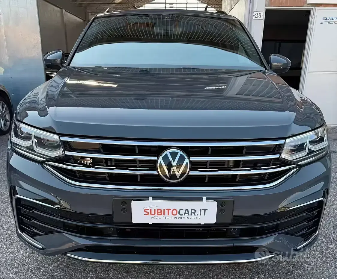 Usata VW Tiguan R-line 150 CV (110 kW) 2022 Grigio SUV