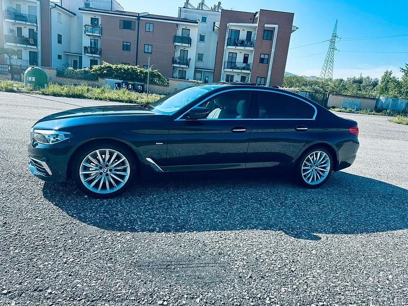 Usata BMW 520 Luxury Line 190 CV (139 kW) 2019 Blu Berlina