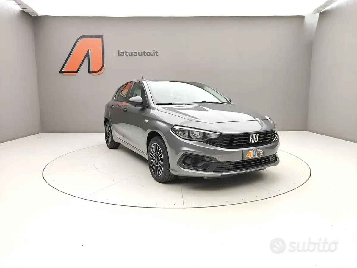 Usata Fiat Tipo 101 CV (74 kW) 2023 Grigio colosseo Berlina