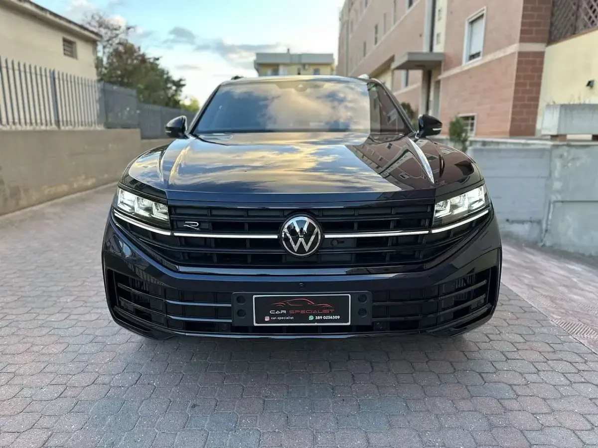 Usata VW Touareg R 462 CV (339 kW) 2023 Blu/azzurro SUV