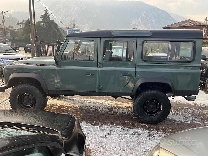 Usado Land Rover Defender SE 122 CV (89 kW) 2010 Verde Familiar