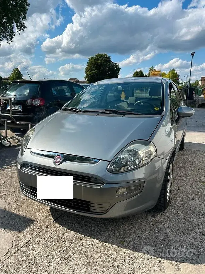 Usata Fiat Punto Young 75 CV (55 kW) 2014 Grigio Utilitaria