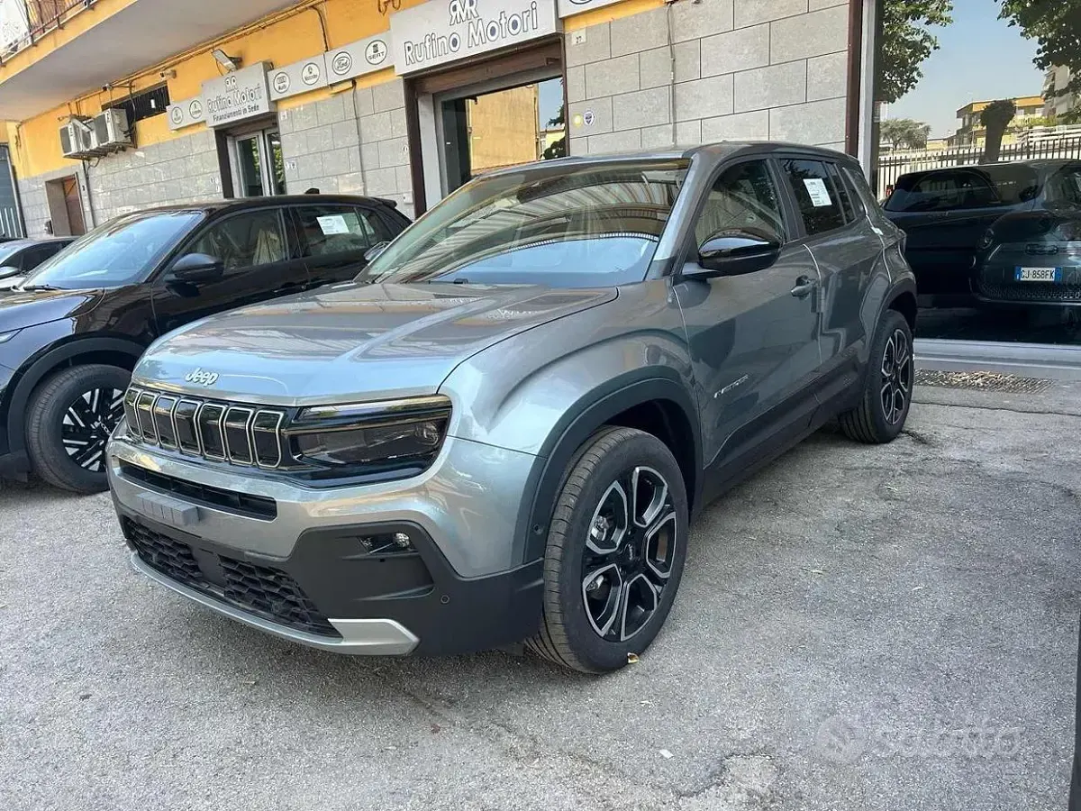 Nuova Jeep Avenger Summit 116 CV (85 kW) 2026 Grigio SUV