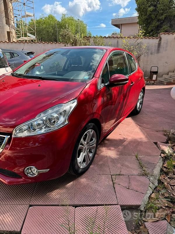 Usata Peugeot 208 82 CV (60 kW) 2013 Rosso Utilitaria