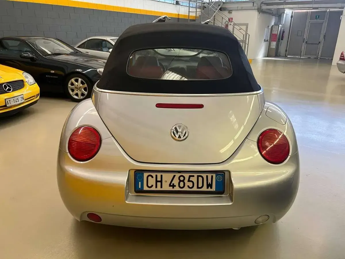 Usata VW New Beetle 116 CV (85 kW) 2003 Argento Utilitaria