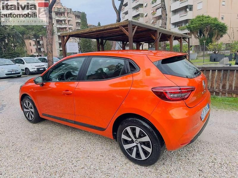 Usata Renault Clio V 67 CV (49 kW) 2023 Arancione Utilitaria