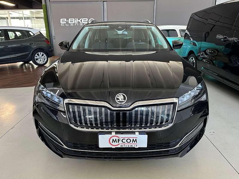 Usado Skoda Superb Executive 156 CV (114 kW) 2020 Negro Familiar