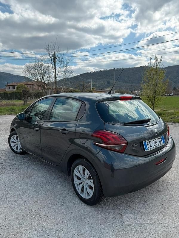 Usata Peugeot 208 2016 Grigio Utilitaria