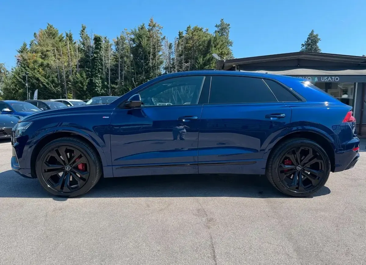 Usata Audi Q8 Sport 286 CV (210 kW) 2020 Blu SUV