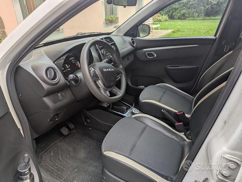 Usata Dacia Spring Essentiel 19 kW (26 CV) 2022 Bianco Utilitaria