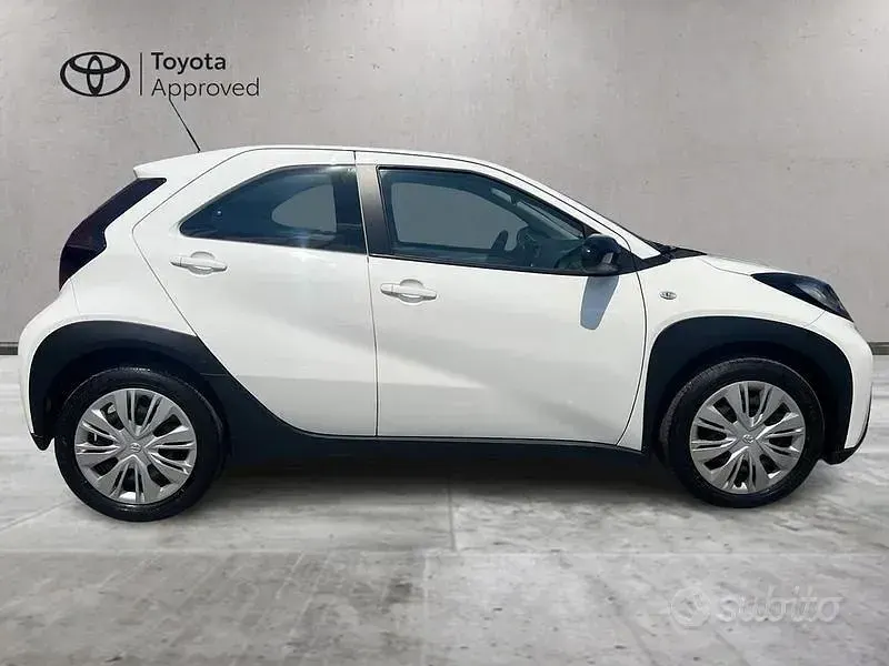 Usata Toyota Aygo X Active 72 CV (52 kW) 2022 Bianco SUV