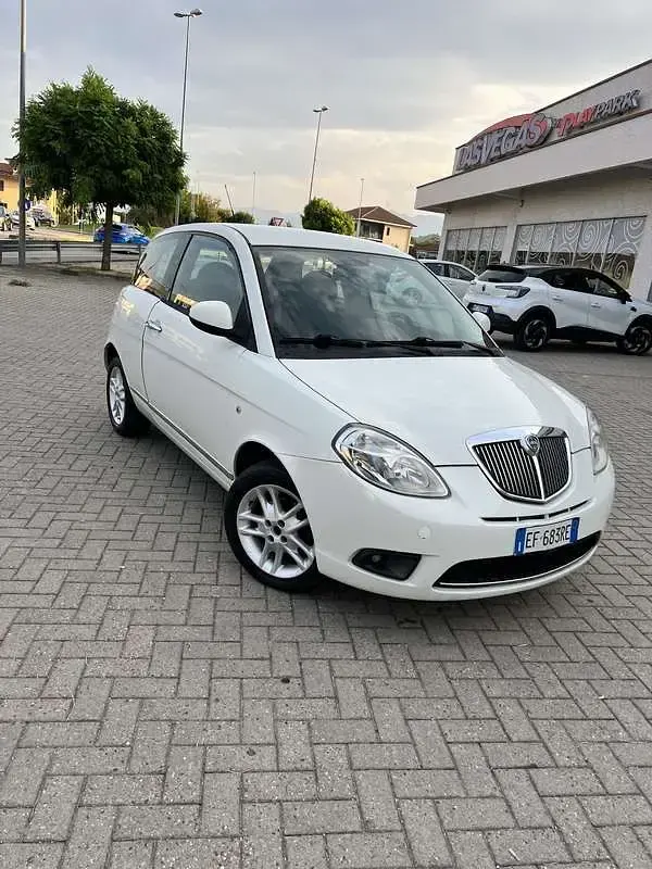 Usata Lancia Ypsilon 75 CV (55 kW) 2011 Utilitaria