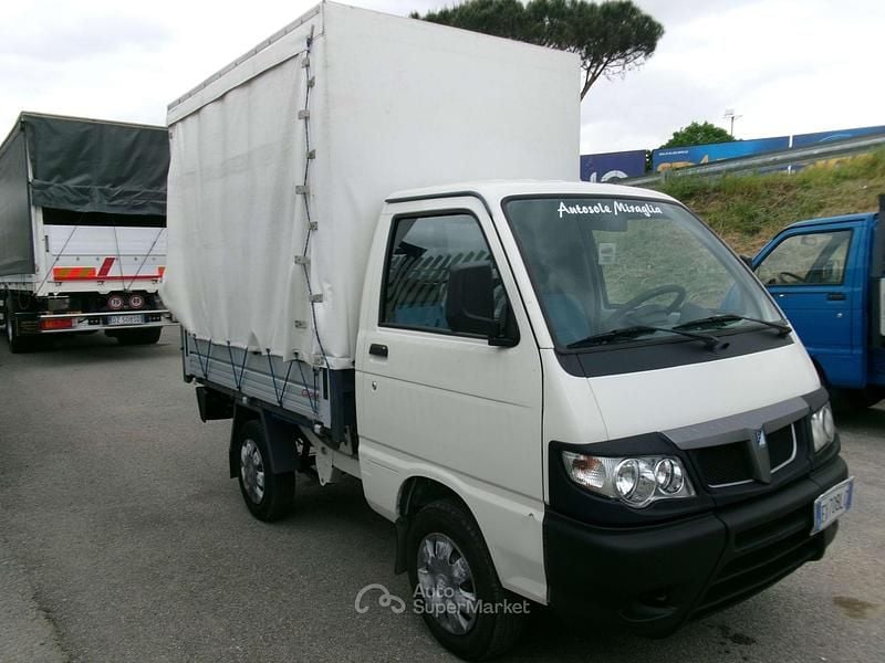 Begagnad Piaggio Porter 64 HK (47 kW) 2015 Vit