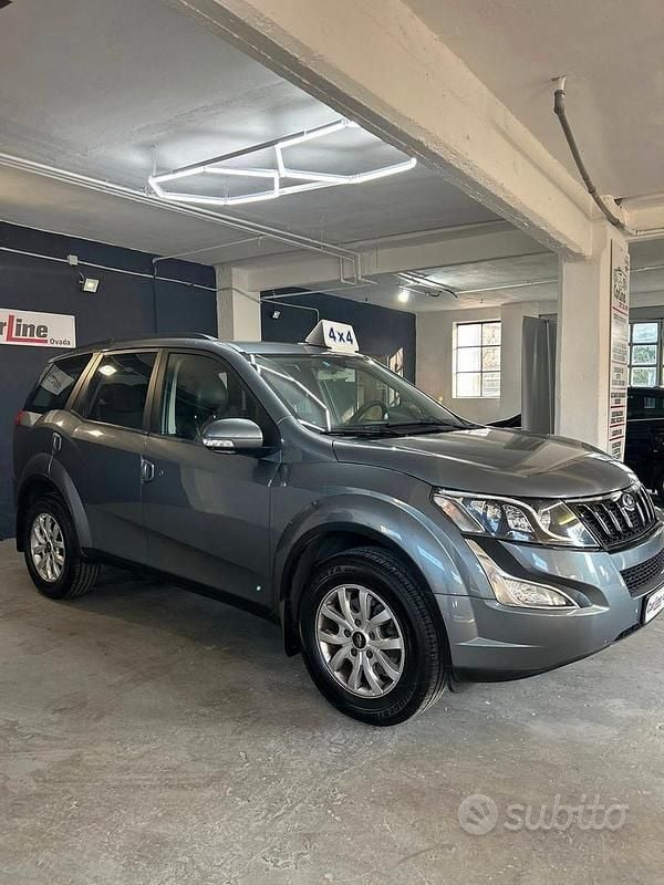 Usata Mahindra XUV500 140 CV (102 kW) 2017 Grigio SUV