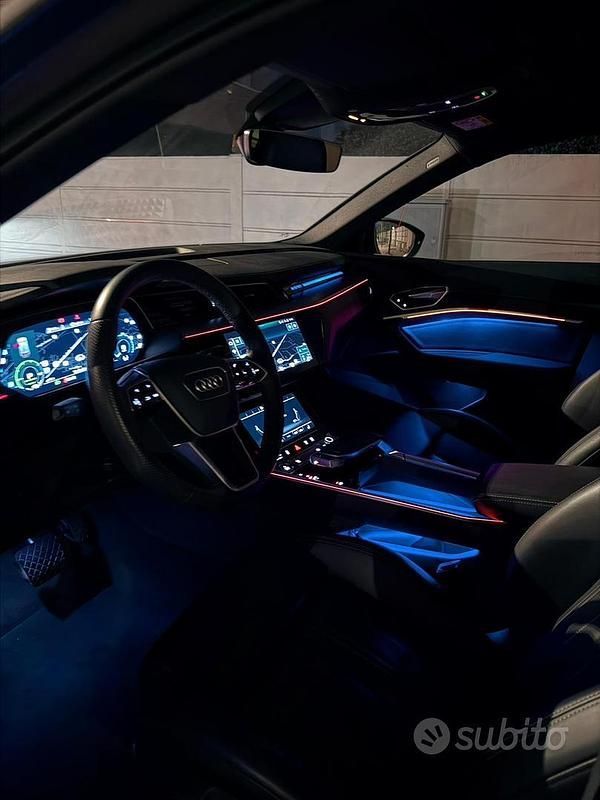 Usata Audi e-tron 300 kW (408 CV) 2022 Grigio SUV