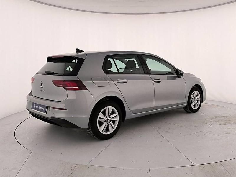 Usata VW Golf VIII Life 116 CV (85 kW) 2025 Dolomite silver metallizzato Berlina