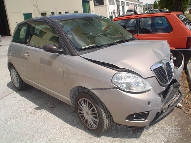 Usata Lancia Ypsilon 75 CV (55 kW) 2007 Grigio Utilitaria