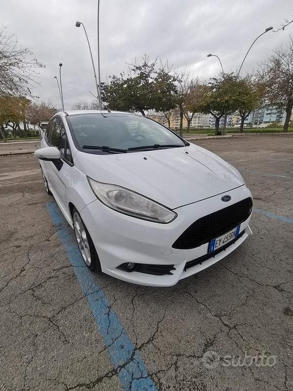 Bianco Usata 2015 Ford Fiesta ST Berlina | 8990 € (Super prezzo) - Immagine 1/4