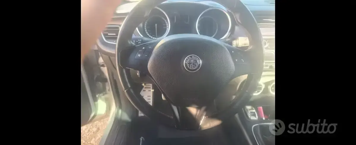 Usata Alfa Romeo Giulietta Quadrifoglio 122 CV (89 kW) 2012 Grigio Utilitaria