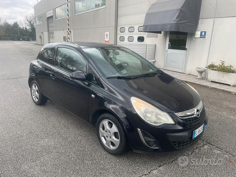 Usata Opel Corsa 2011 Nero Utilitaria