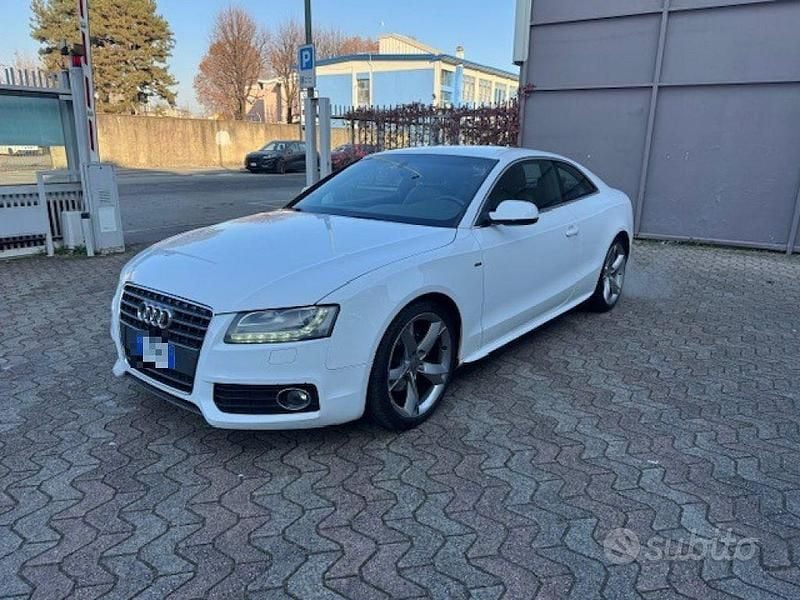 Bianco Usata 2011 Audi A5 Ambition Coupé | 9600 € (Buon prezzo) - Immagine 1/4