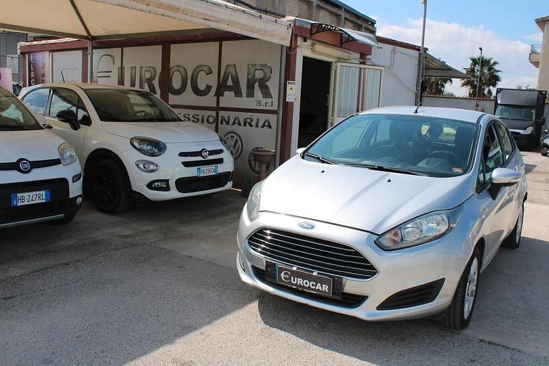 Usata Ford Fiesta 96 CV (70 kW) 2014 Grigio Utilitaria