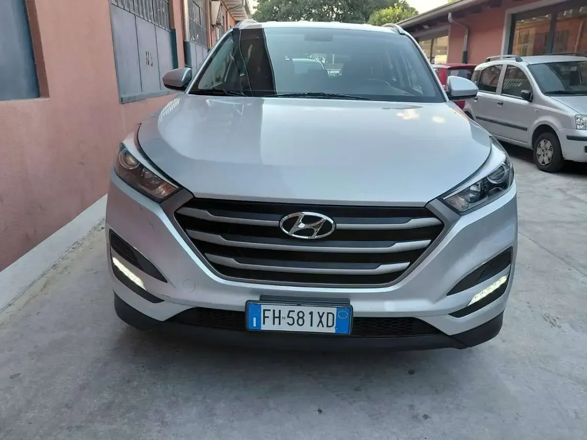 Usata Hyundai Tucson Comfort 132 CV (97 kW) 2017 Grigio chiaro SUV