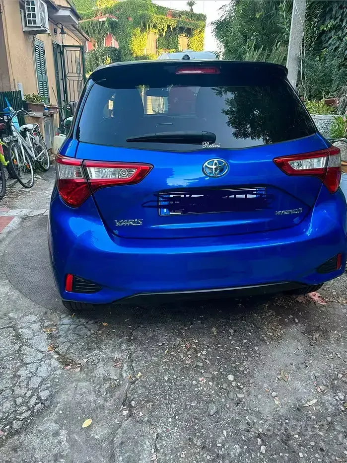 Usata Toyota Yaris Hybrid 105 CV (77 kW) 2017 Bluazzurro Utilitaria