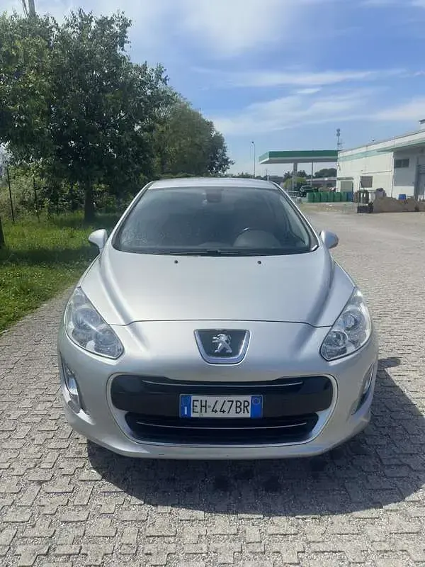 Usata Peugeot 308 Premium 120 CV (88 kW) 2011 Berlina