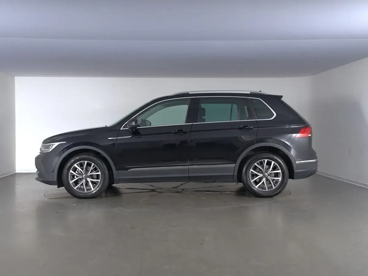 Usata VW Tiguan Life 150 CV (110 kW) 2022 Deep black perlato SUV