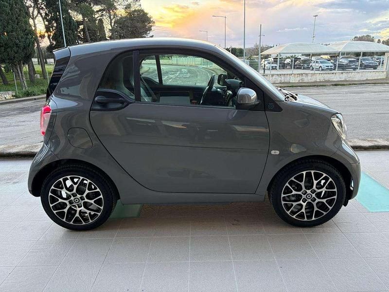Usata Smart ForTwo Coupé Prime 41 kW (56 CV) 2022 Grigio Utilitaria