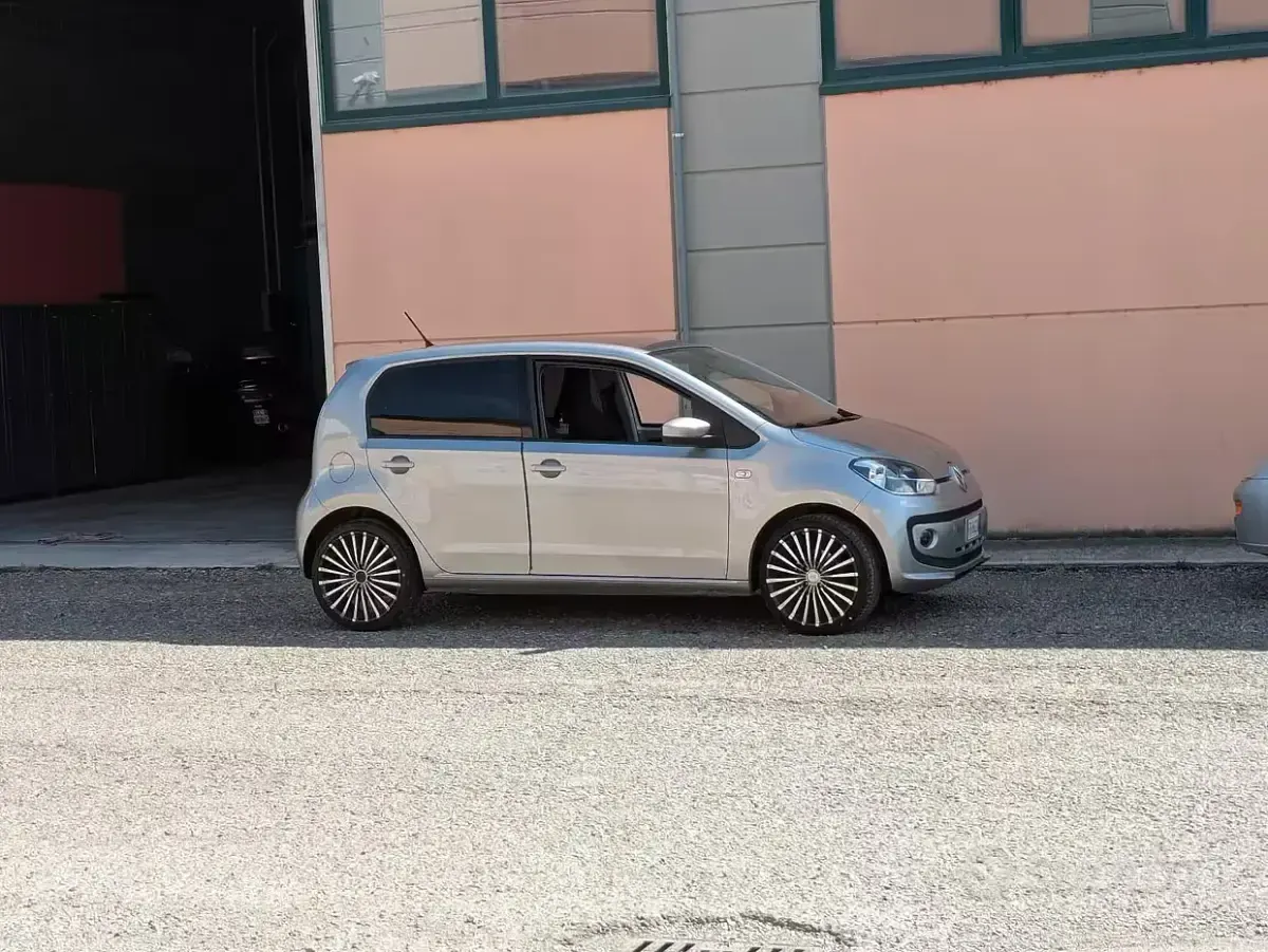 Usata VW up! 68 CV (50 kW) 2015 Grigio Utilitaria