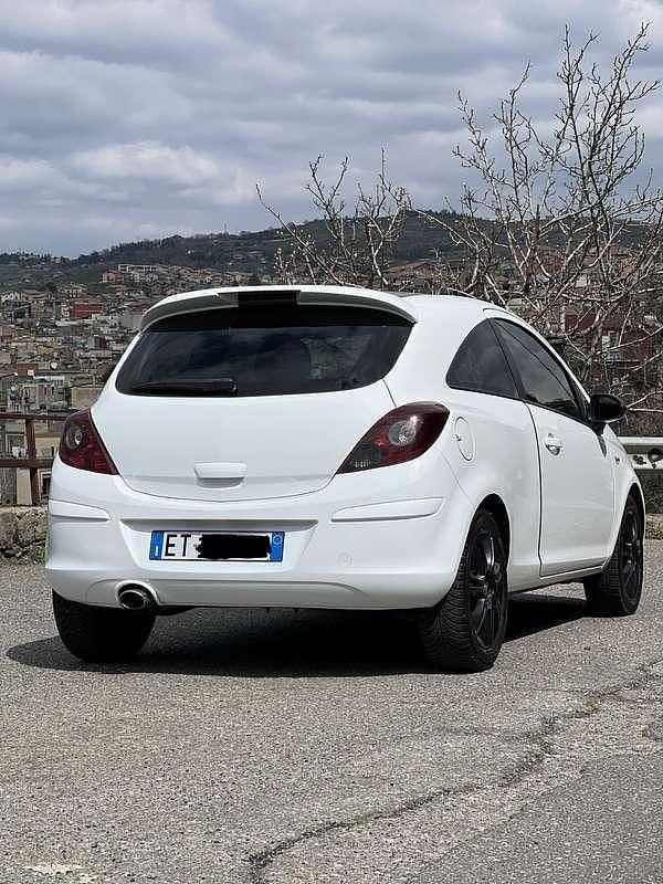 Usata Opel Corsa 86 CV (63 kW) 2014 Utilitaria
