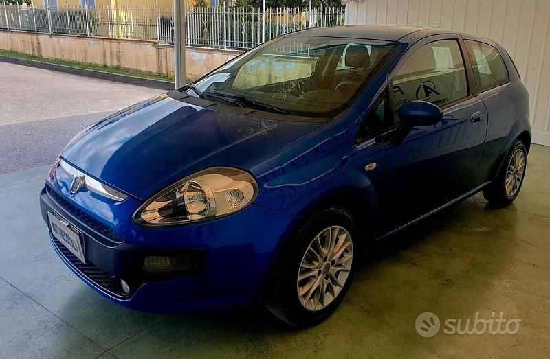 Usata Fiat Punto Evo 69 CV (50 kW) 2011 Blu Utilitaria
