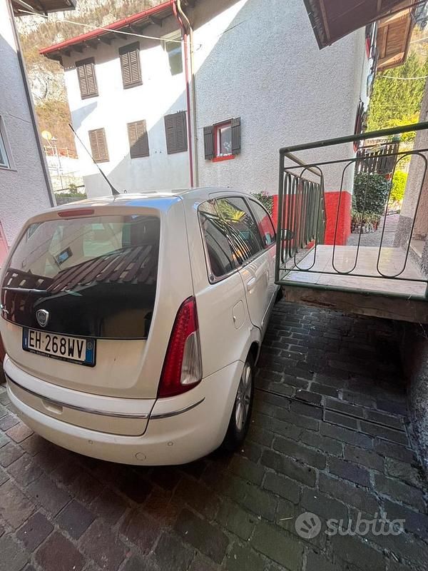 Usata Lancia Ypsilon 77 CV (56 kW) 2011 Bianco Utilitaria