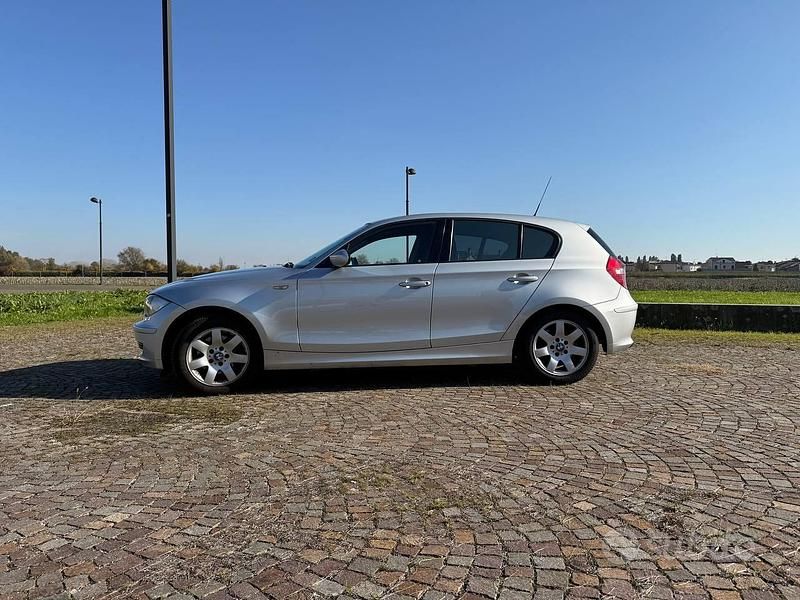 Grigio Usata 2007 BMW 120 Due volumi | 3000 € (Buon prezzo) - Immagine 1/4